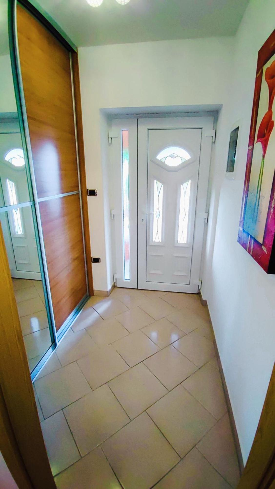 Wine & Olive Oil Mofardin Apartment