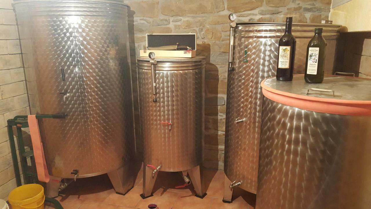 Wine & Olive Oil Mofardin Apartment Koper